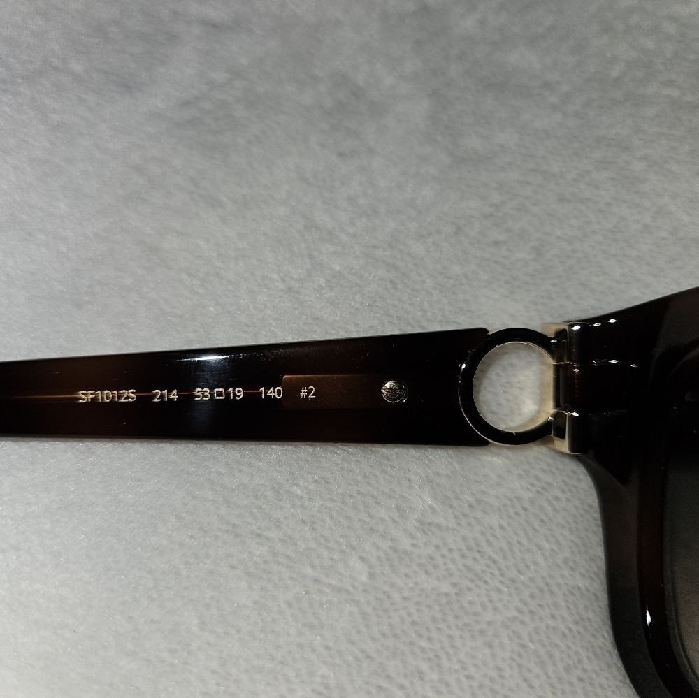 Ferragamo Sunglasses women's - Picture 6 of 7